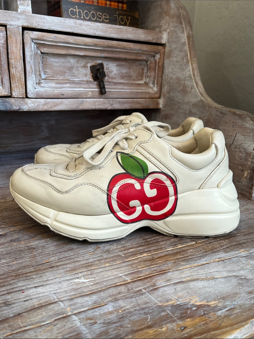 🍎Gucci Rhyton GG Apple Sneakers Size EU 37 Ivory Leather Lace Up Luxury